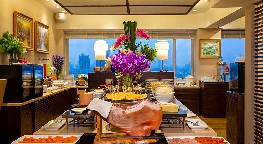 Ramada Plaza by Wyndham Bangkok Menam Riverside