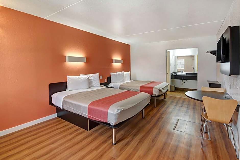 Motel 6-Dallas, TX - Forest Lane