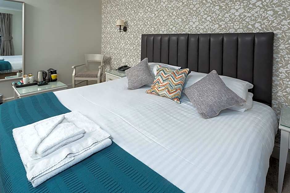 The Dog & Bear Hotel