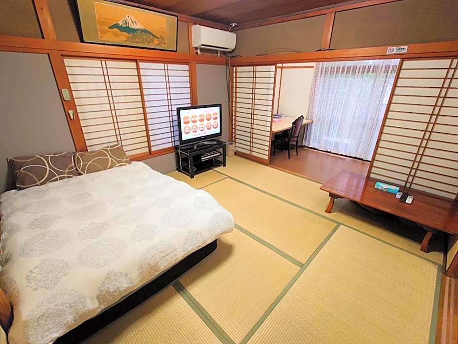 season guest house in nishi shinjuku 100 square meters, 4 bedrooms, 2 living rooms