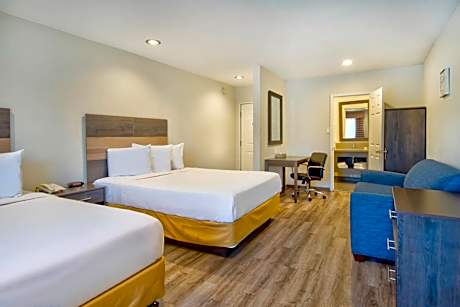 Deluxe Quadruple Room - Non-Smoking