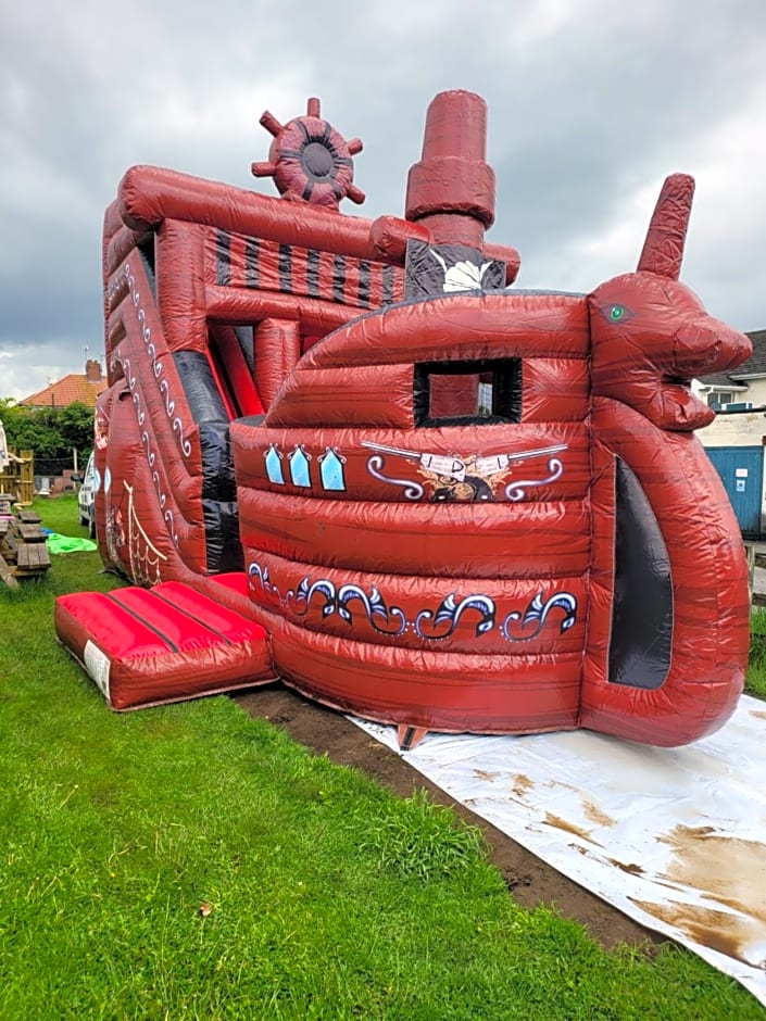 the jackdaw pub SELF CATERING STATIC CARAVAN free breakfast supplied