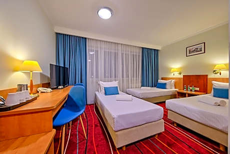 Luxury Triple Room with Three Single Beds