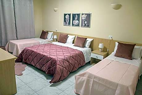 Quadruple Room with Private Bathroom