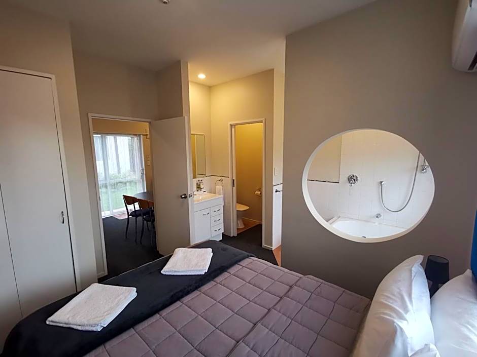 Airport Birches Motel