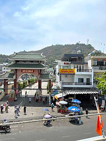 Khách sạn Trung Hiếu