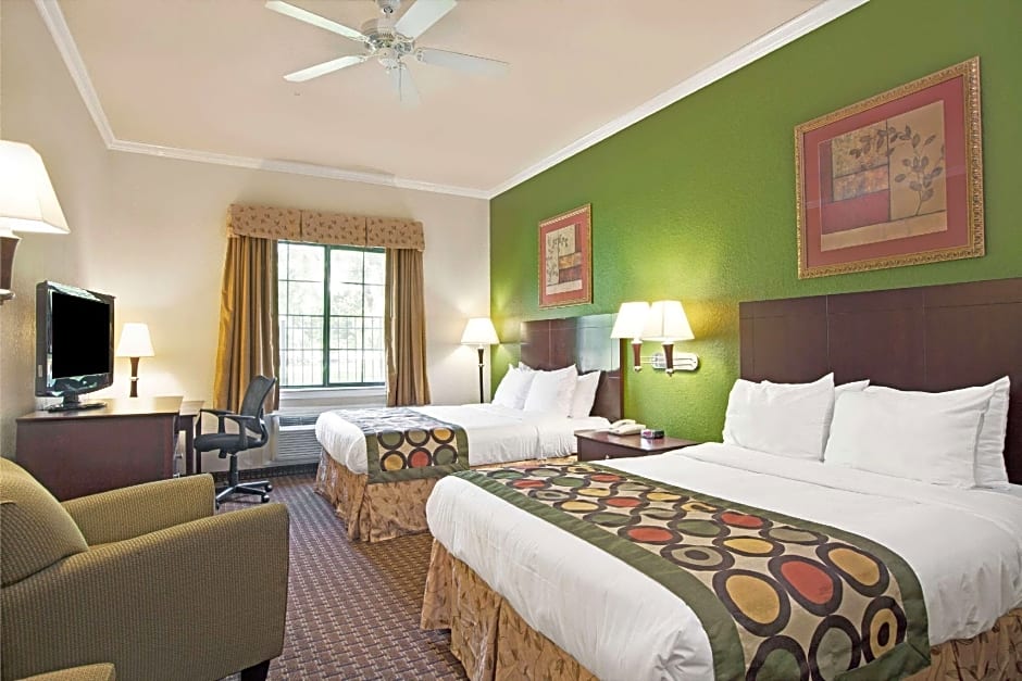 Photo 1 of 1 of 2 Queen Beds, Mobility Accessible