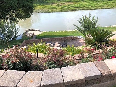 The Perry Riverhouse