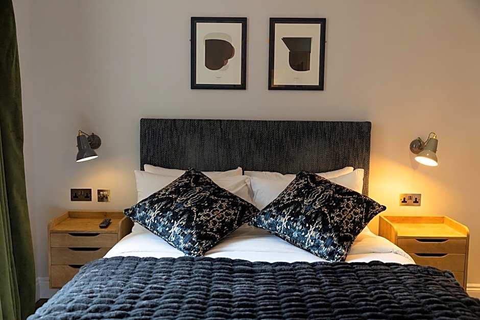 THE KNIGHT OF NOTTINGHILL