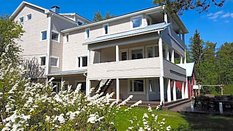 Seitsemän sillan majatalo