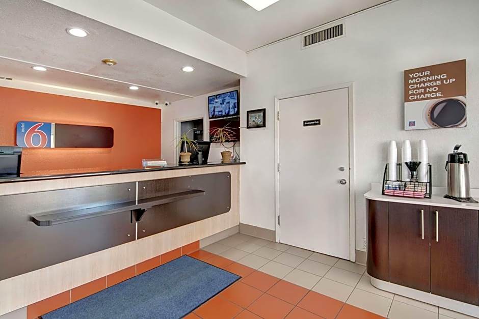 Motel 6-Dallas, TX - Forest Lane