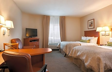 Studio Suite with Two Double Beds and Mobility Accessible Roll-In Shower