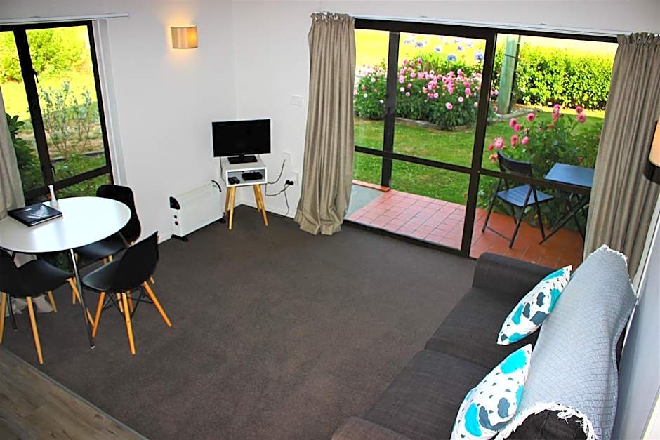 Duvauchelle Seaside Motel