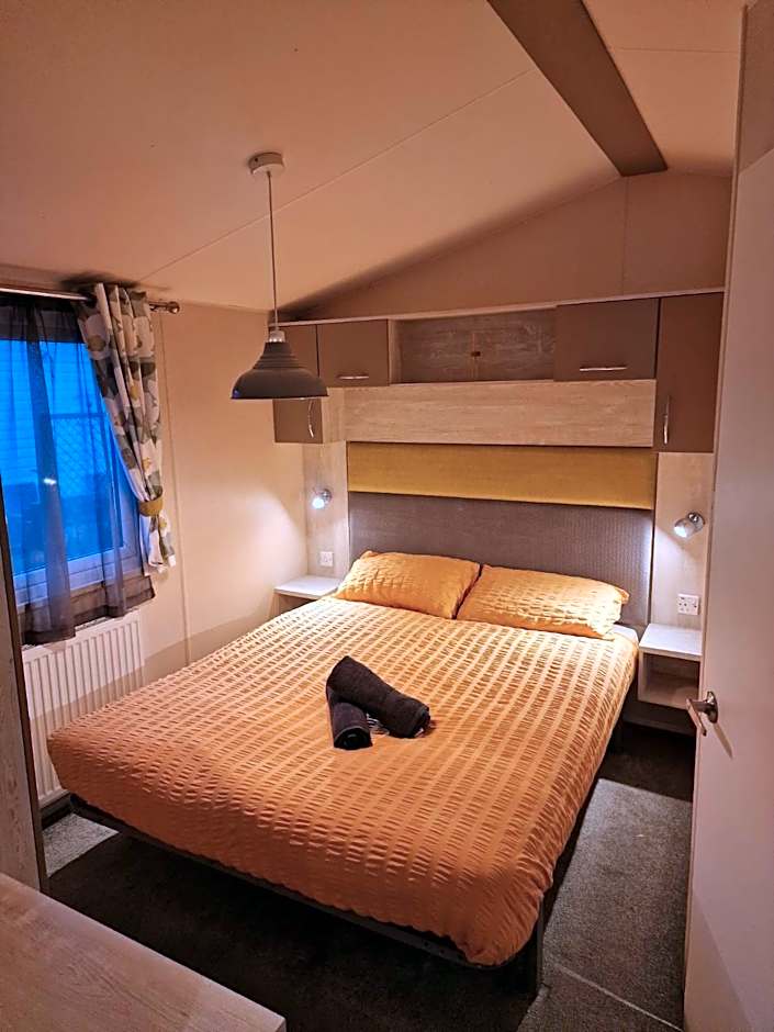 Billing Aquadrome- Bird Lake Pastures Holiday Caravan Sleep 6