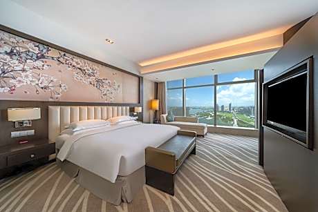 1 King Standard Lake View Lounge Access