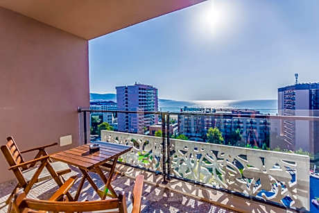 Deluxe Double Room Sea View (2 Adults + 2 Children)