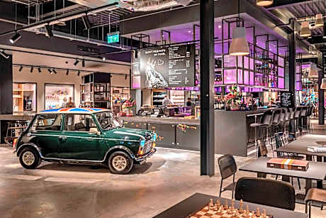 Moxy by Marriott London Heathrow Airport
