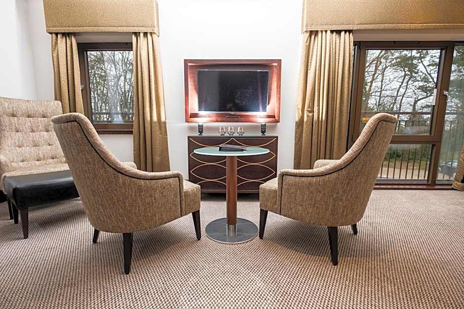 Parklands Hotel & Country Club