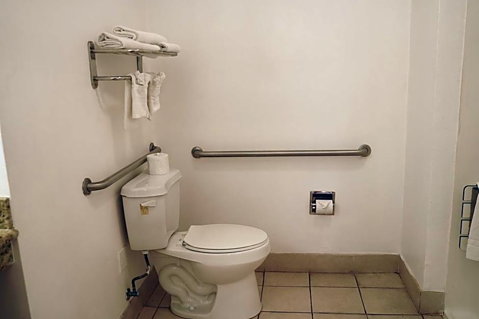 Harbor Inn & Suites