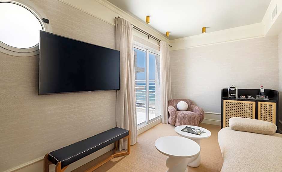 Photo 1 of 16 of Suite, Sea View