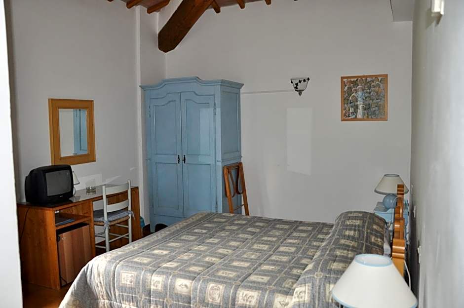 Photo 1 of 3 of Quadruple Room