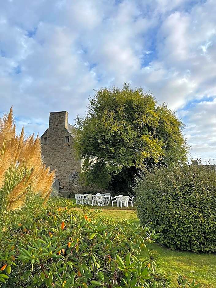 Logis Hôtel Le Relais De Beaucemaine