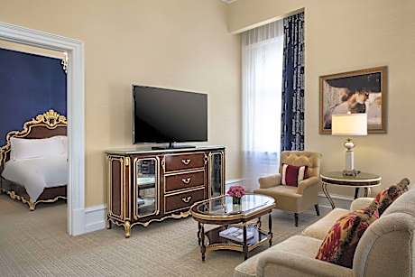 Deluxe Two Queen Beds Guestroom