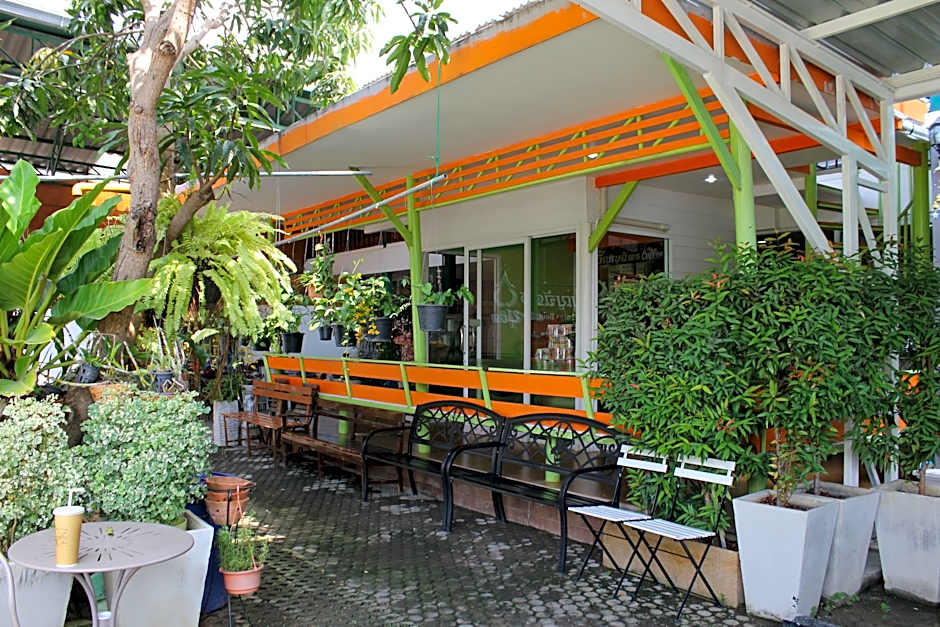 Thanyachatra Boutique.