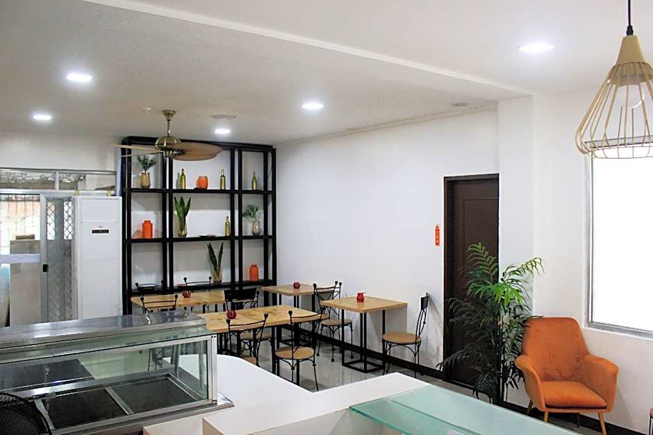 Travelbee Capitol Inn