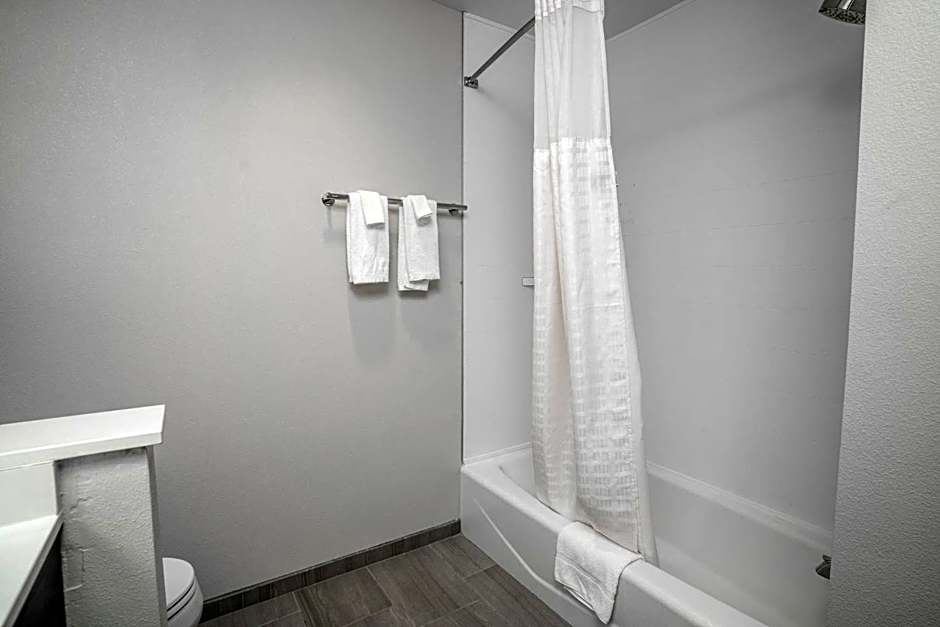 Holiday Inn Express & Suites Cedar Rapids NE - Marion by IHG