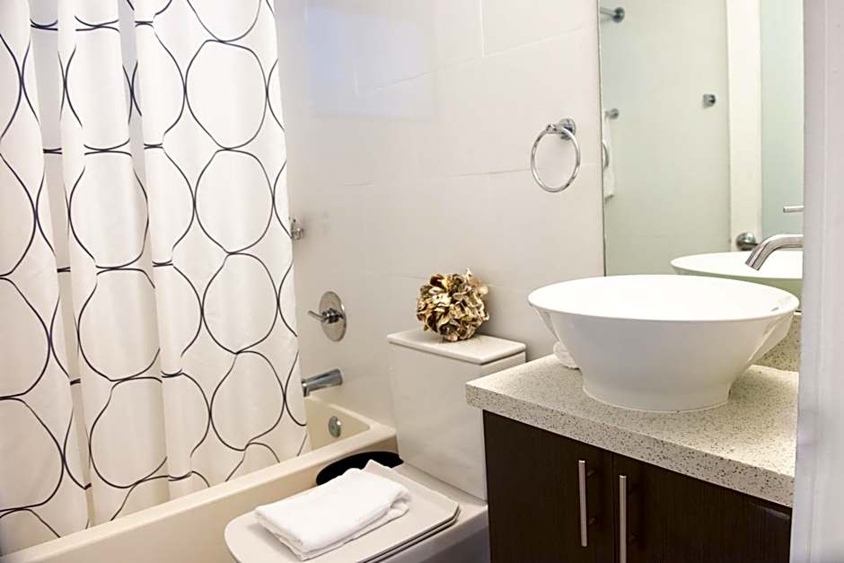Waterside Hotel and Suites