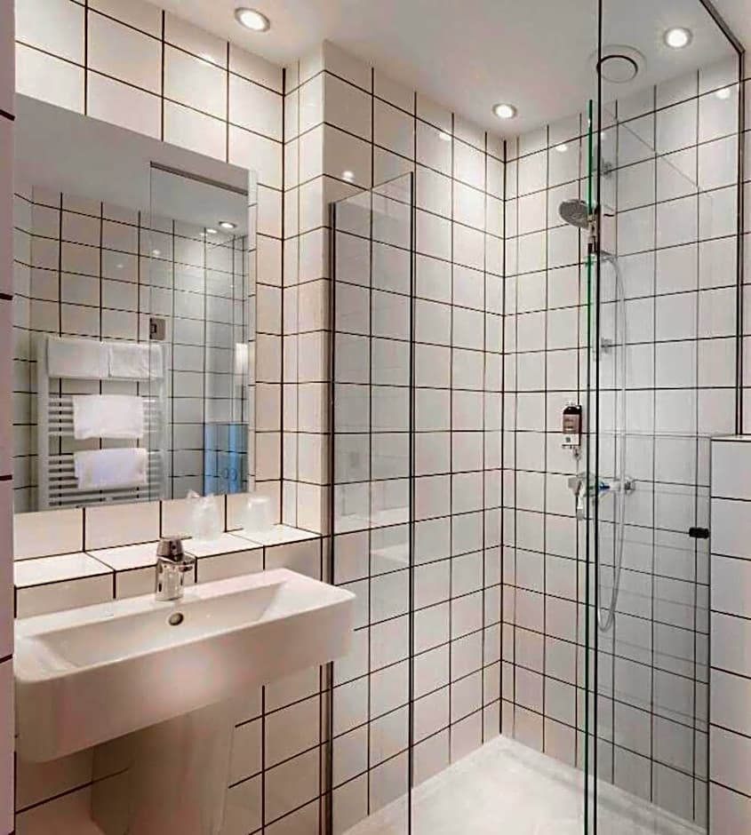 Libertel Canal Saint Martin