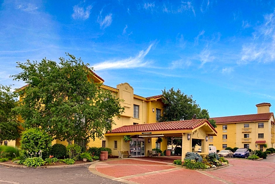 La Quinta Inn by Wyndham Pittsburgh Airport