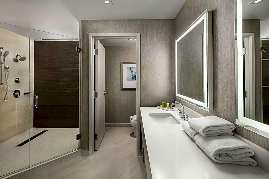 Photo 1 of 6 of Executive Suite, Panoramic View, Top Floor
