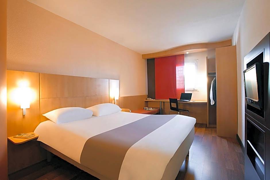Photo 1 of 4 of 2 Adjacent Double Room