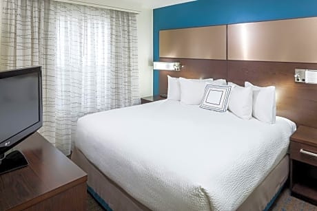 Junior Suite, 1 Bedroom (1 King Bed and 1 Double Sofa Bed)