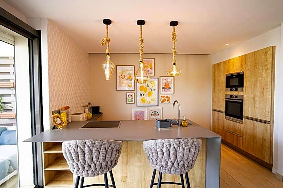 Cheerful Lemon Condo