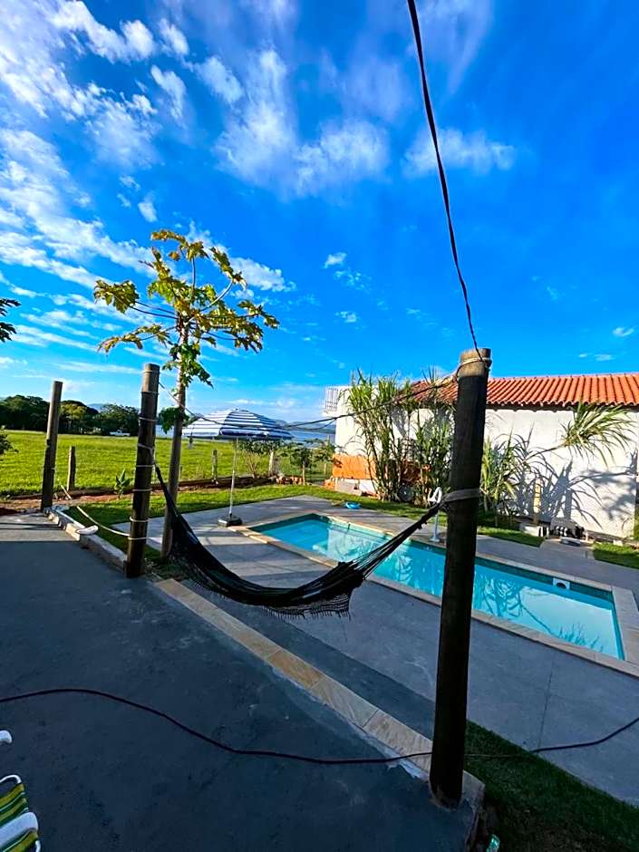 Casa com Piscina na Represa de Carlópolis