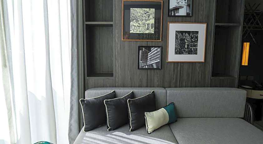 Madi Paidi Bangkok, Autograph Collection