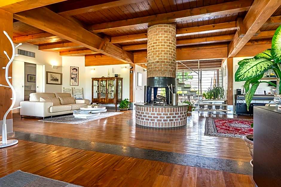 Casale Delle Ronde B&B