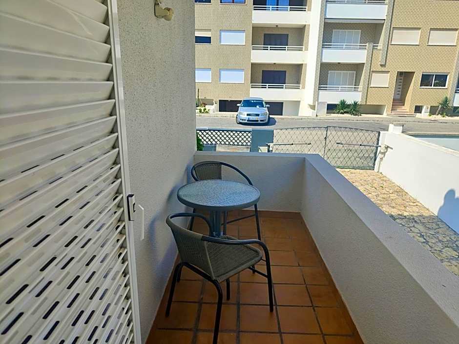 Vagueira Guest House & Beach Hostel