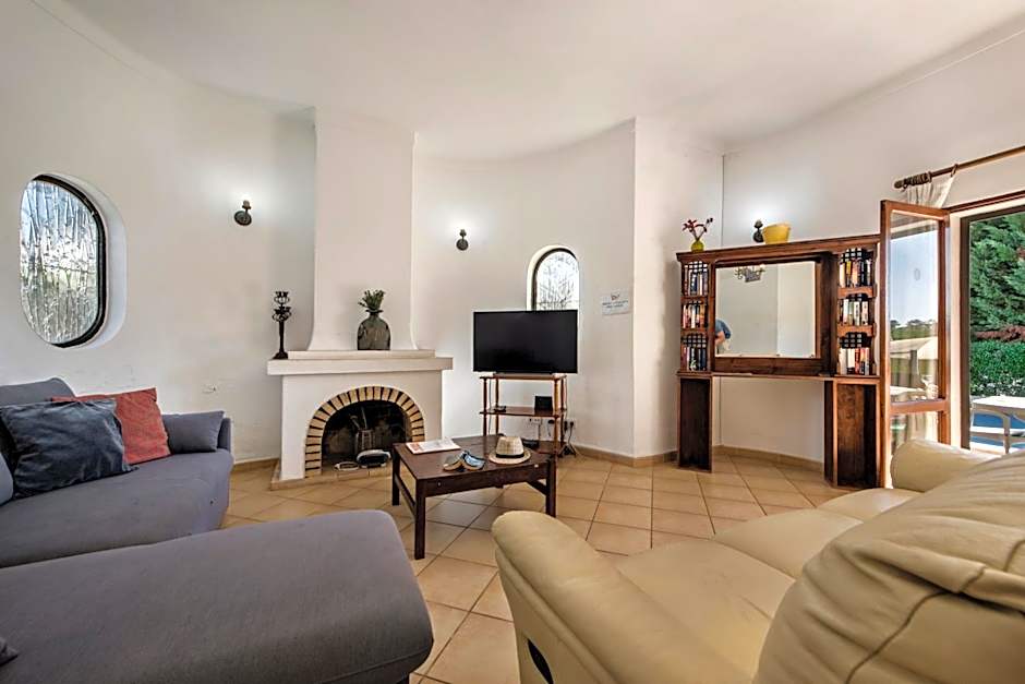 Exclusive Retreat in Vilamoura, private pool, off-street parking, Free AC wifi