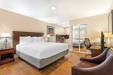 King Rom with Kitchenette