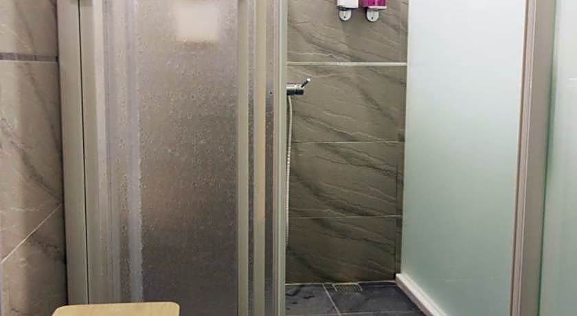 Douzi Hotel Taoyuan Airport Metro THSR A17