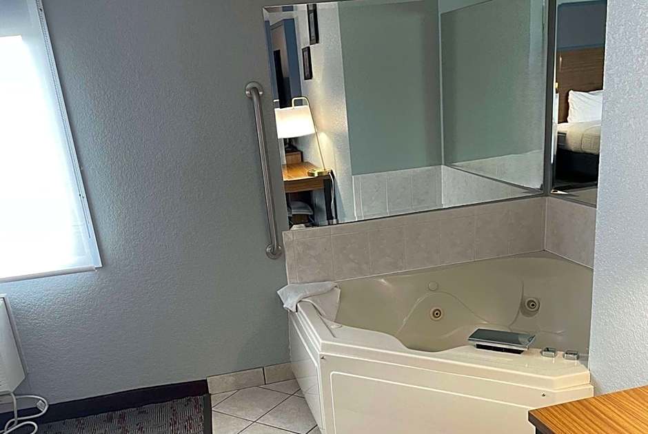 AmericInn by Wyndham Ankeny/Des Moines