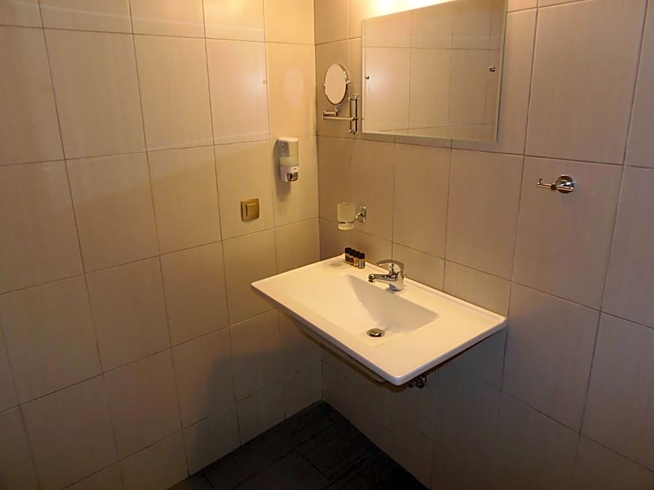 Hera Hotel