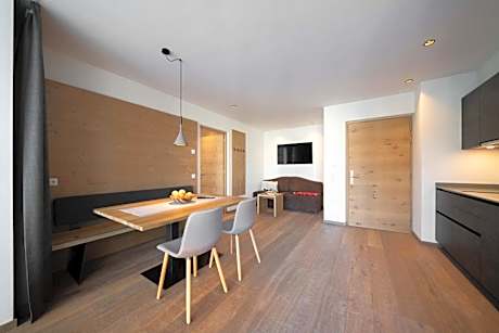 Apartment with Mountain View