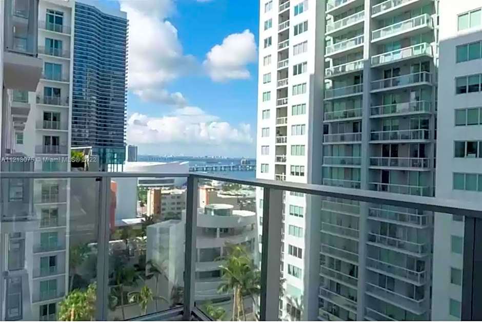 Miami Downtown Comfy Condo-Hotels in a luxury modern building