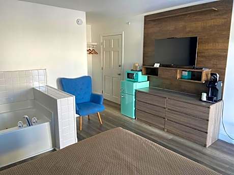 Suite with Hot Tub
