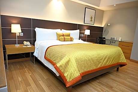 Deluxe King Room - 10% discount on Food & soft beverages, Laundry & Spa